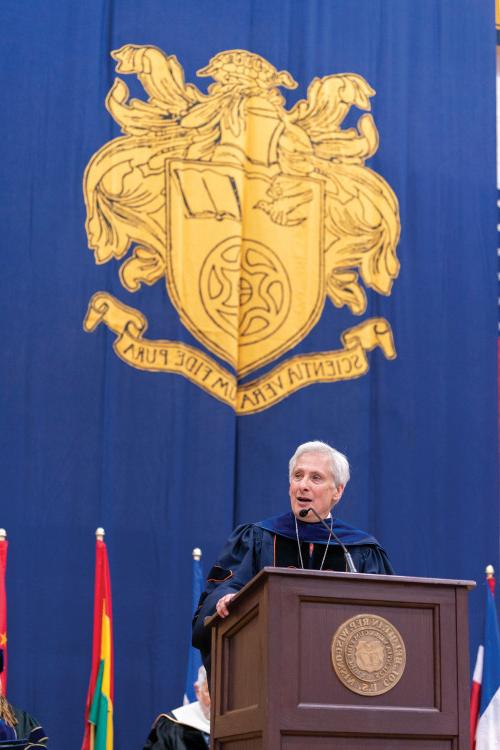 斯科特·比尔曼校长将于2023年5月主持他的最后一次毕业典礼.